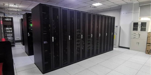機房環境監控系統：保障數據中心穩定運行的"智慧之眼"